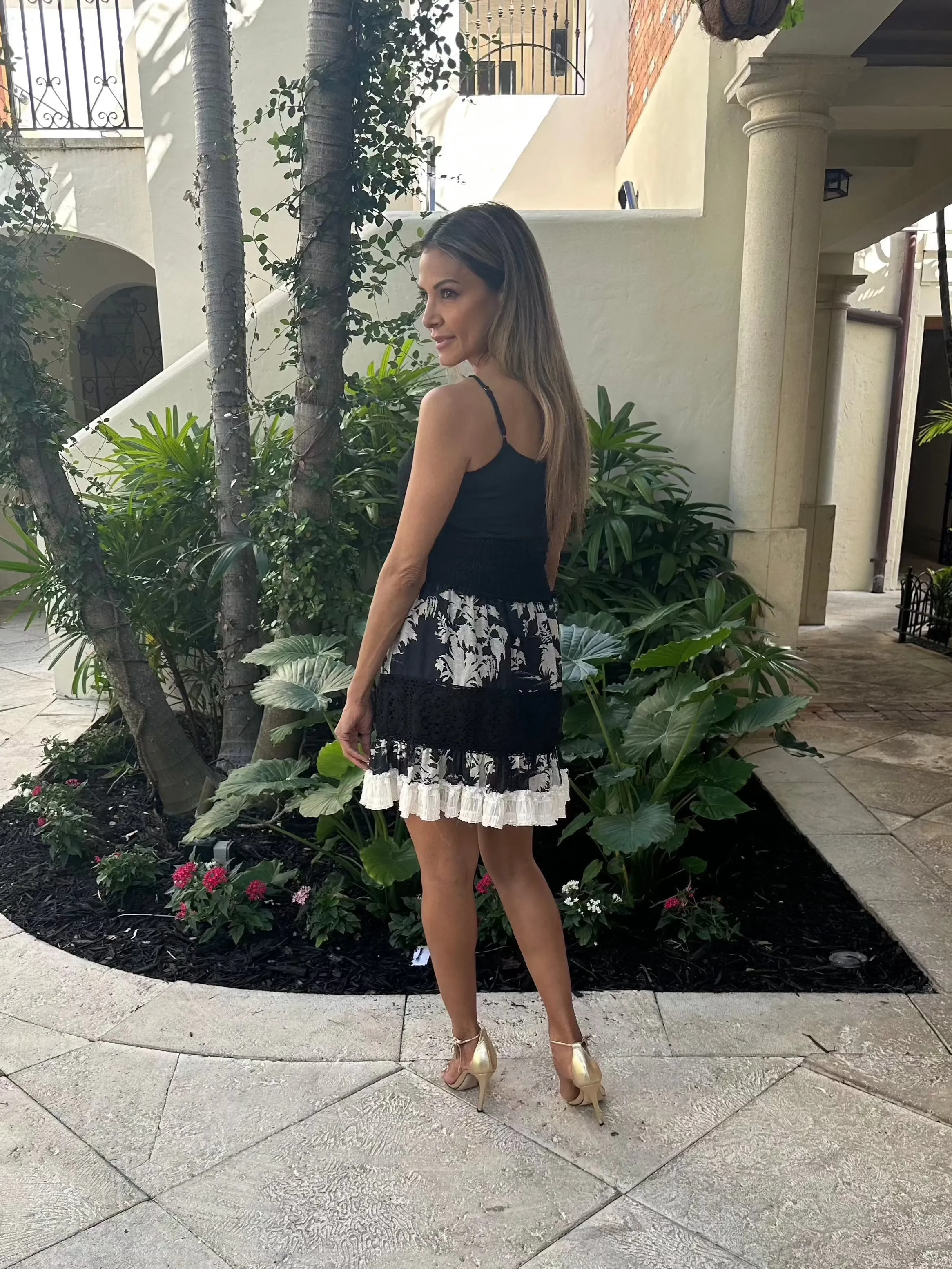 Chio Ruffle Lace Short Skirt Black