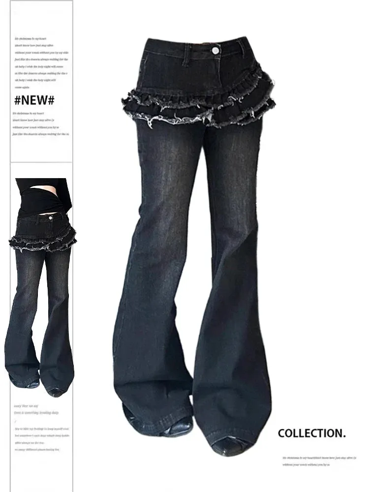 Schwarze Gothic-Schlagjeans mit Rüschenbund