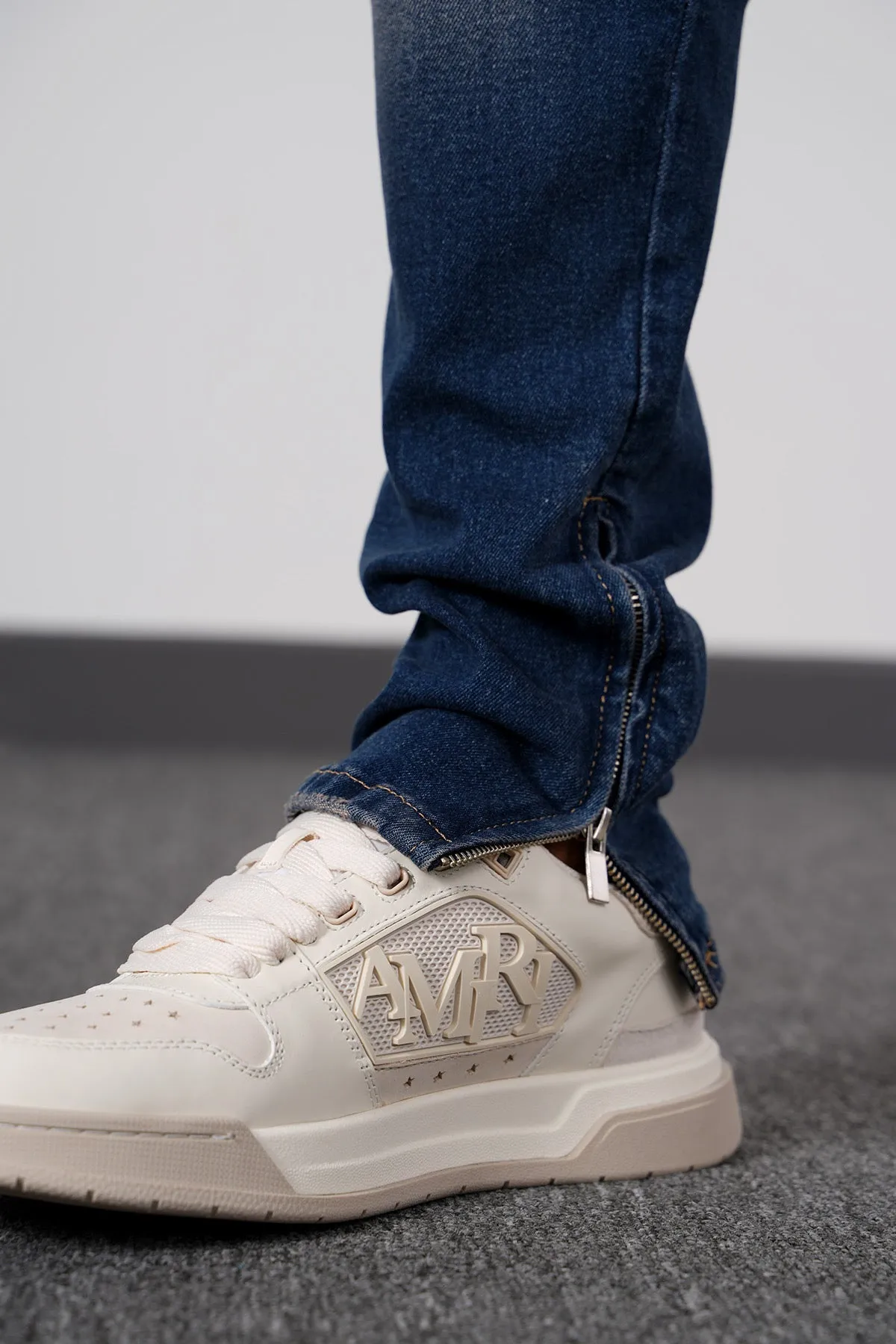 THE CAMIOZA FLARED JEANS