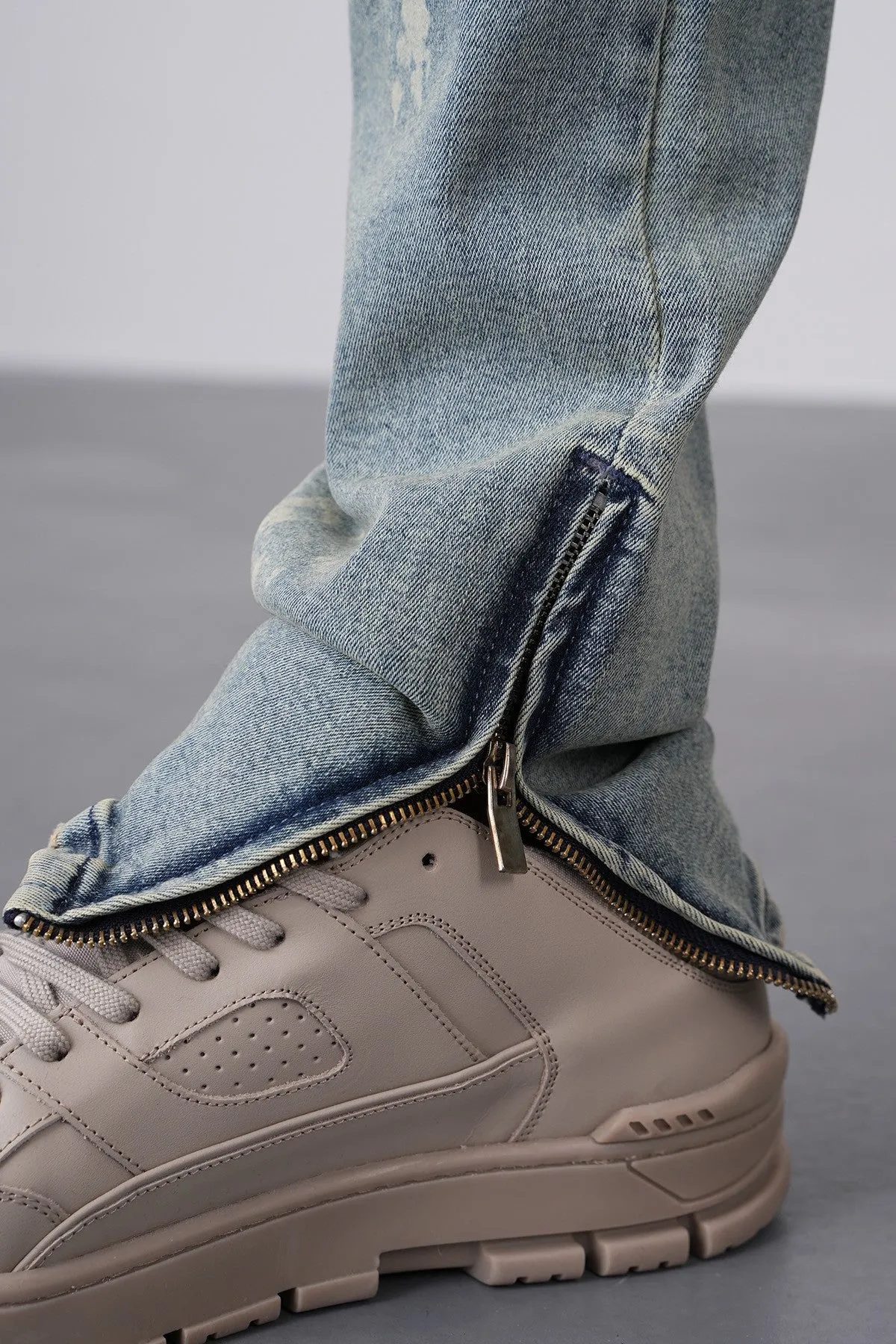 THE WALLACE ZIPPED DENIM